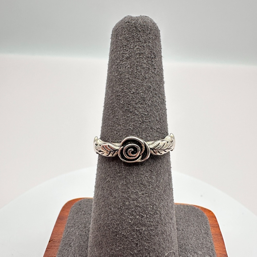 Vintage 90s Silver Tone Rose Flower Leaf Ring Women's Classic Fashion Jewelry